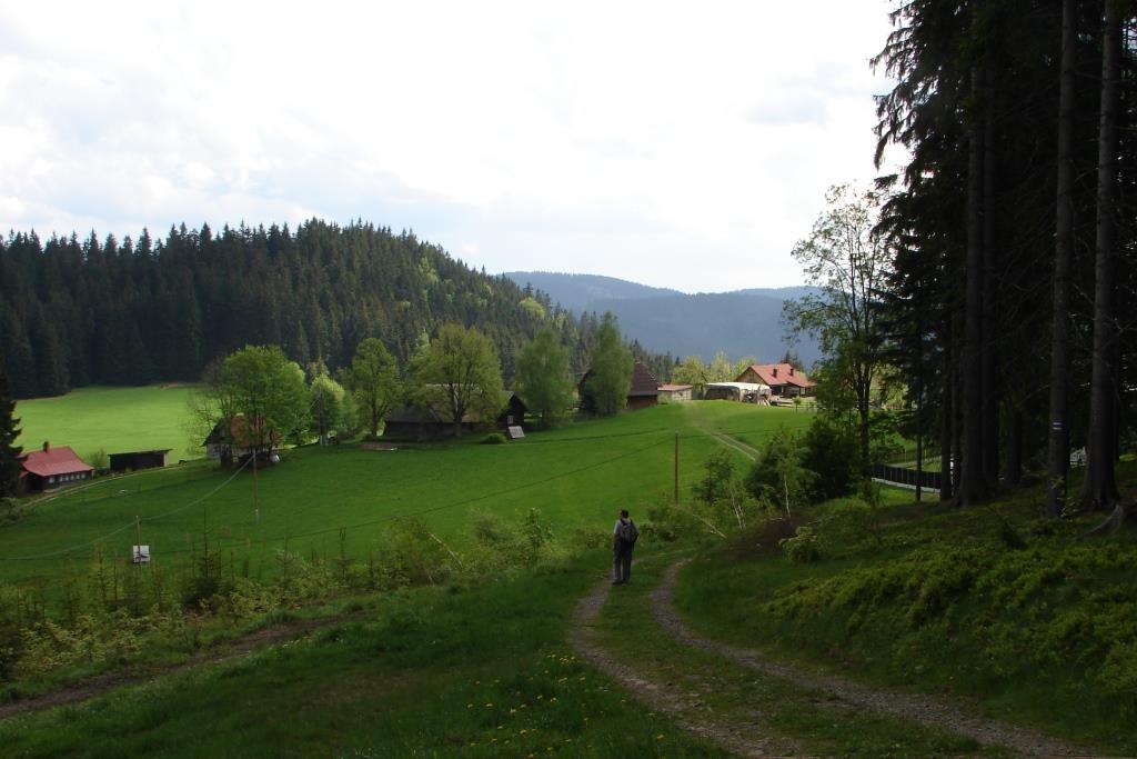 Školeny č.e. 98, 97, č.p. 105 a 104 zleva